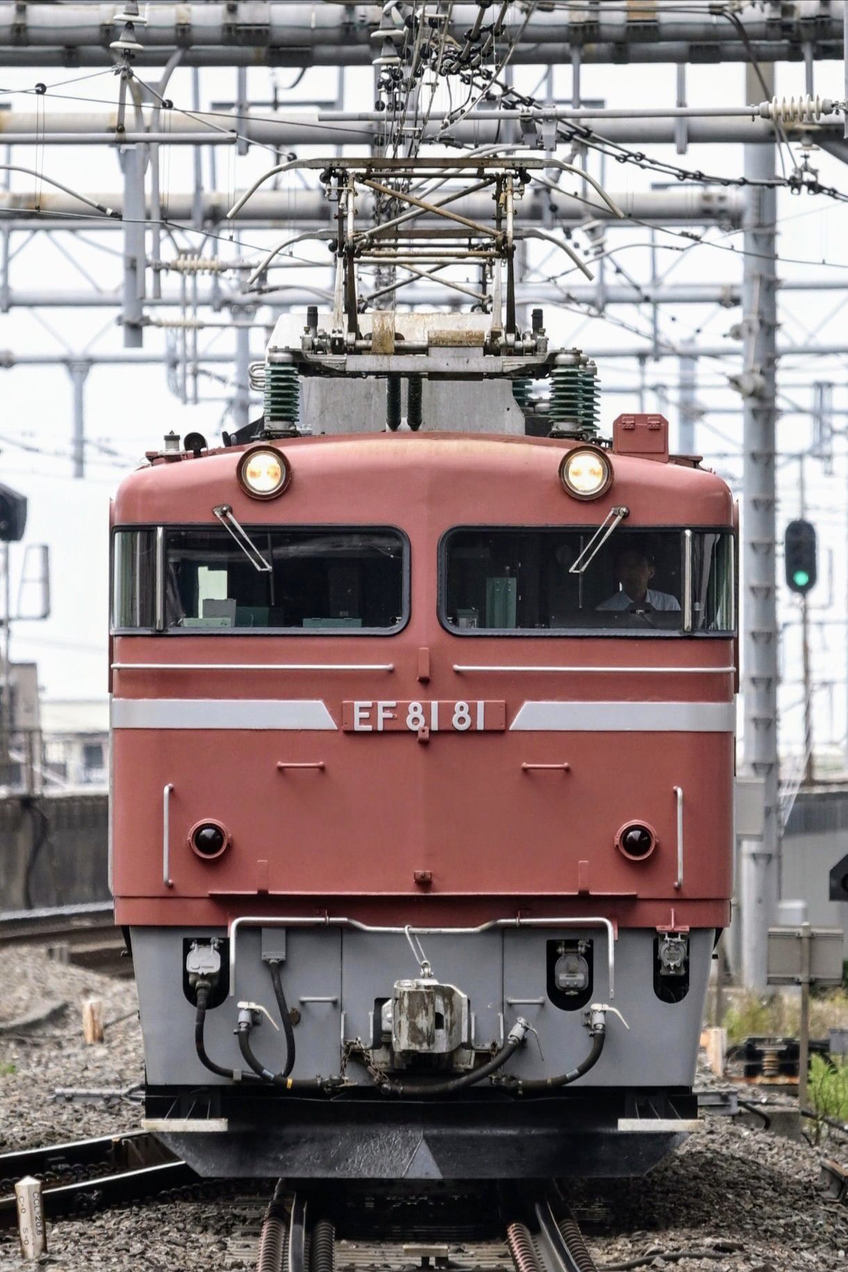 北千住駅　EF8181