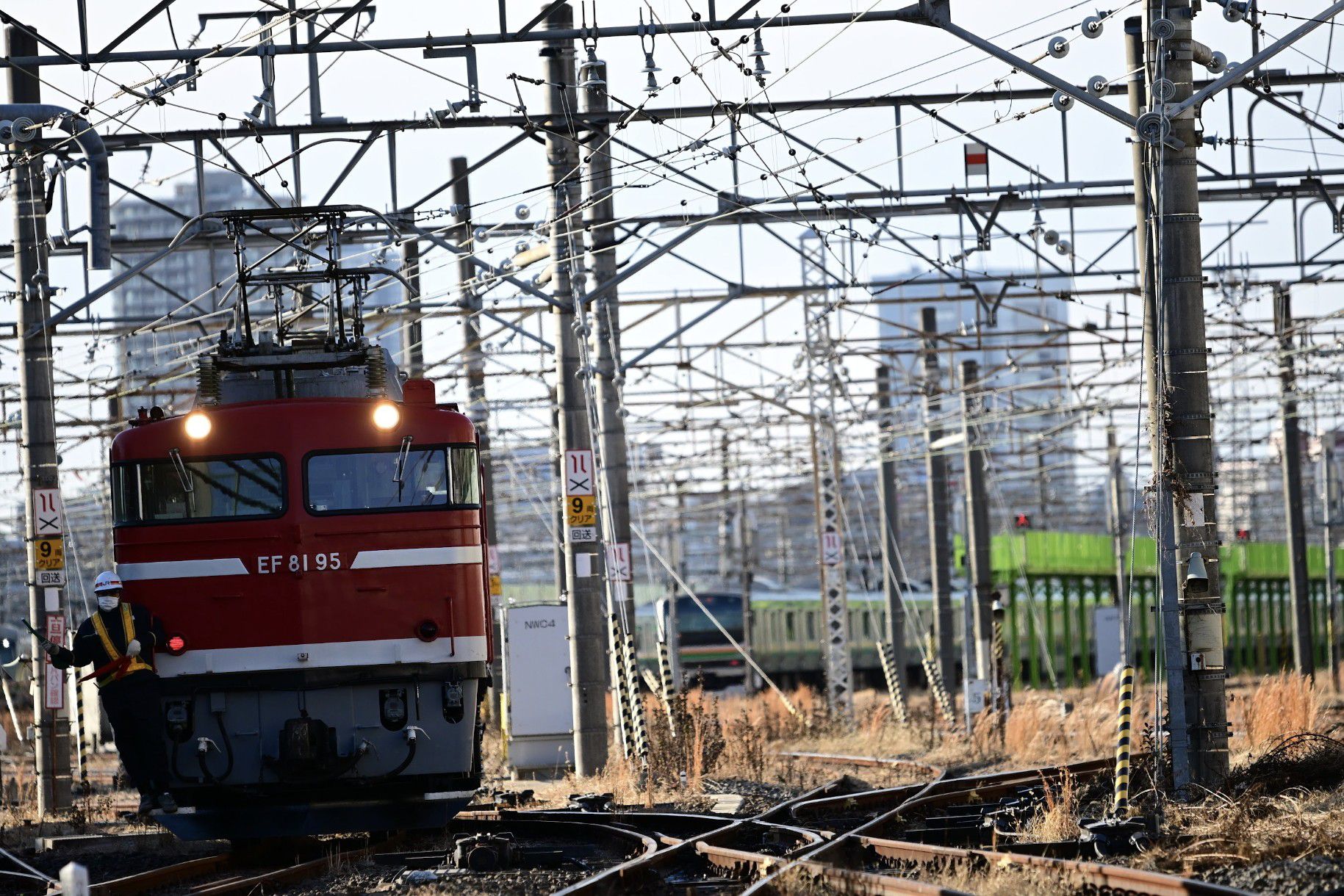 第三下田端踏切　EF81-95