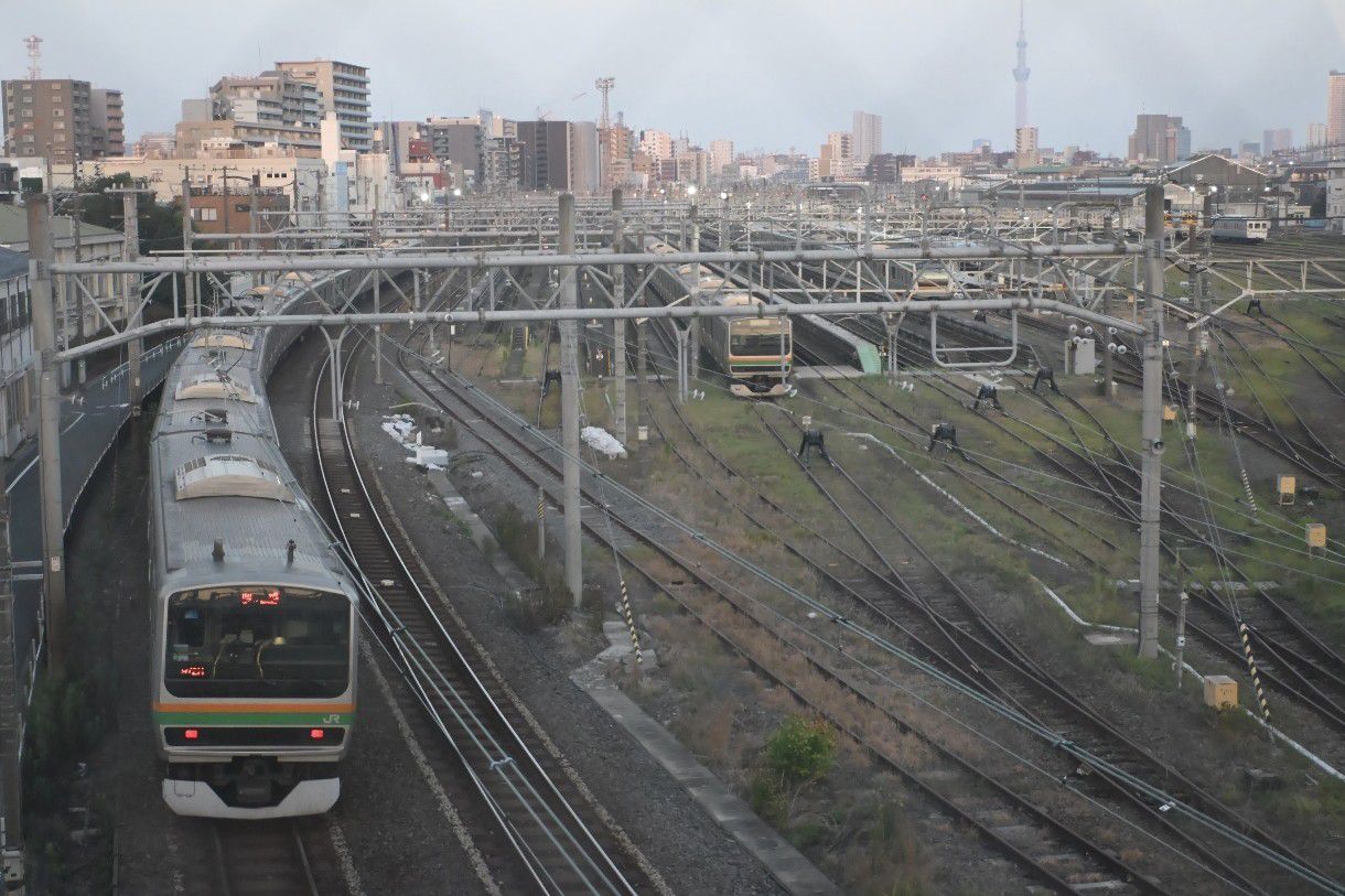 尾久駅　上中里さわやか橋　EF233系