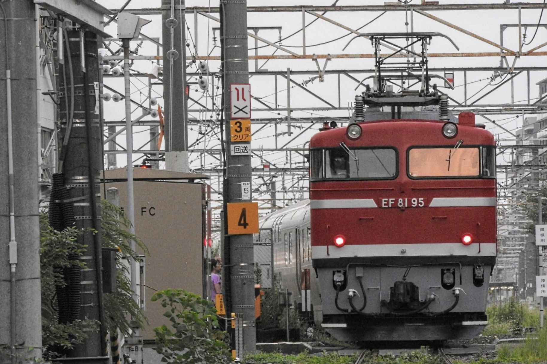 下田端第二踏切　EF81-95